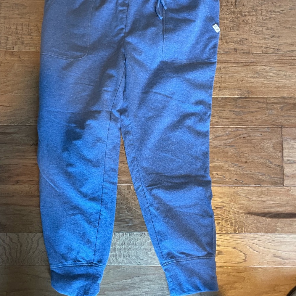 Vineyard Vines Womens Joggers.  Size Large